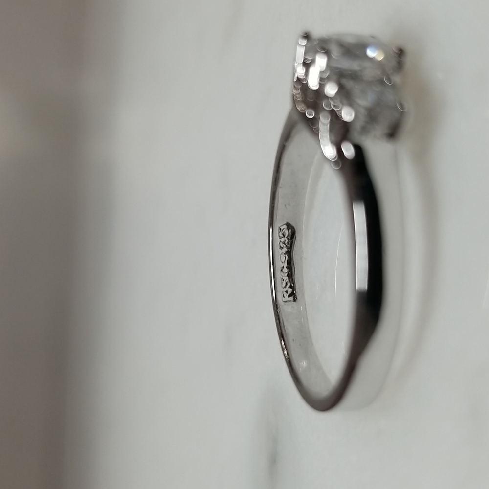 Three Stone Ring - image 4